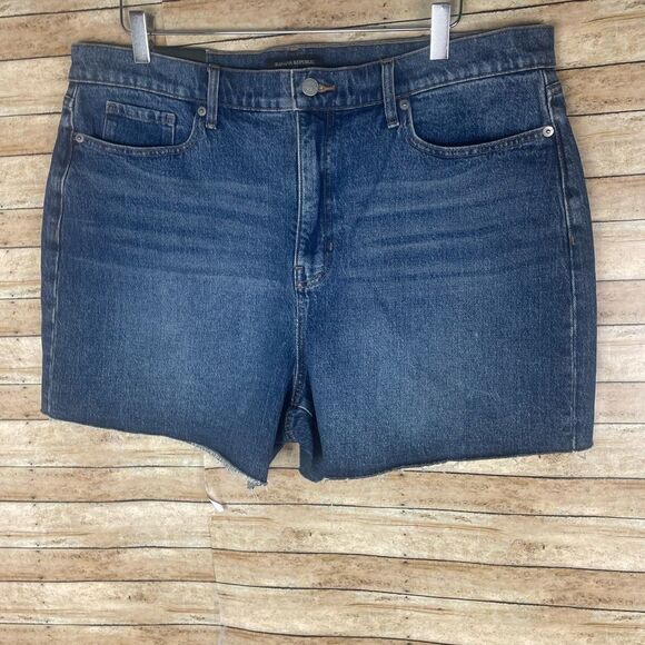 Banana Republic Factory Pants - NWT Banana Republic Factory Girlfriend Denim Short sz 34/18